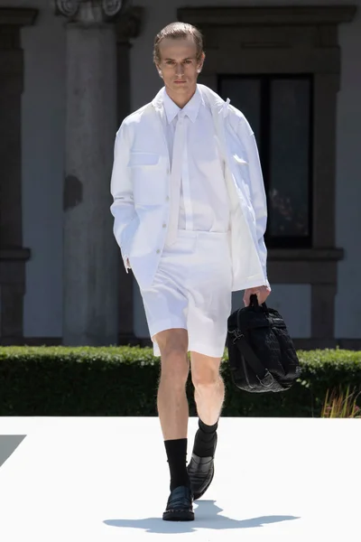 Look 2